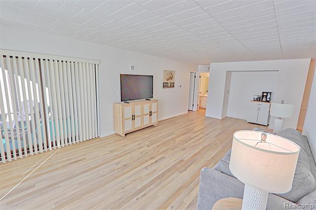 Builiding view five for 18230 University Park, Livonia, MI. 48152