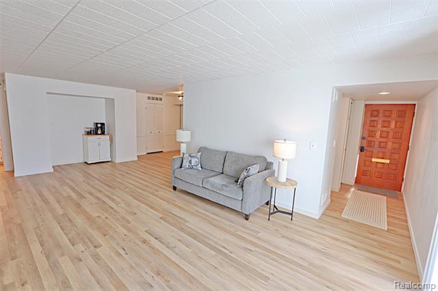 Builiding view four for 18230 University Park, Livonia, MI. 48152