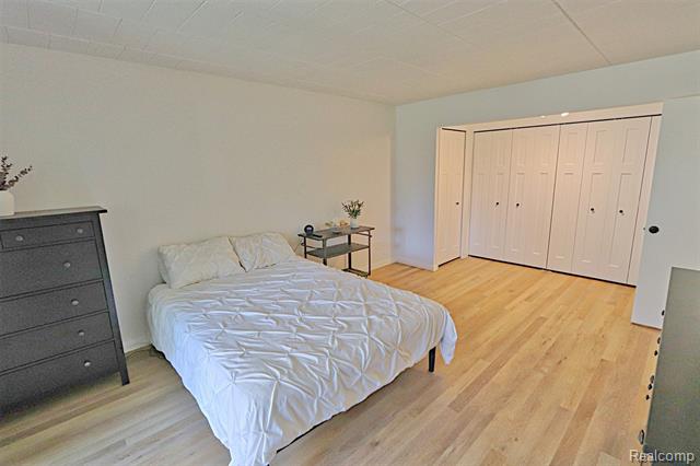 Builiding view nine for 18230 University Park, Livonia, MI. 48152