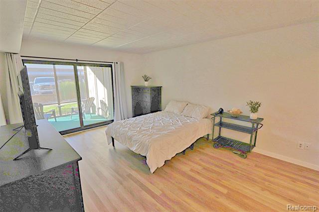 Builiding view seven for 18230 University Park, Livonia, MI. 48152