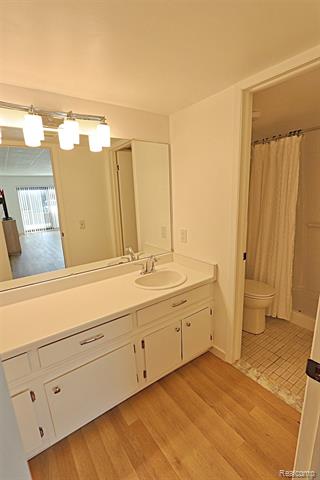 Builiding view six for 18230 University Park, Livonia, MI. 48152