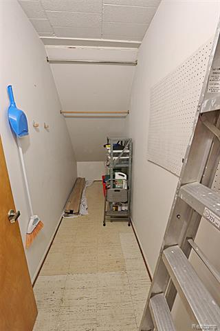 Builiding view ten for 18230 University Park, Livonia, MI. 48152