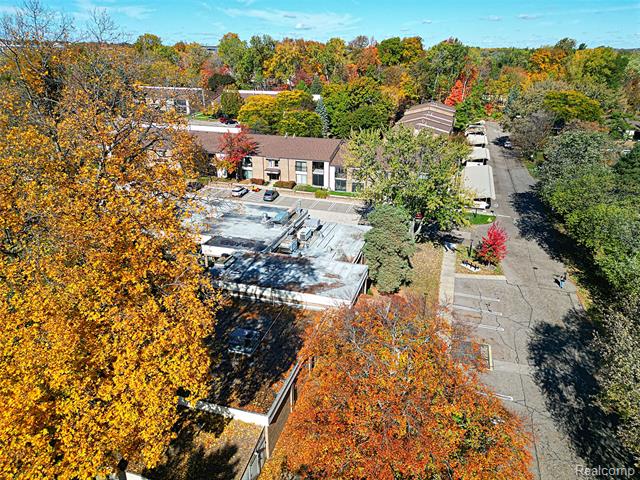 Builiding view thirteen for 18230 University Park, Livonia, MI. 48152