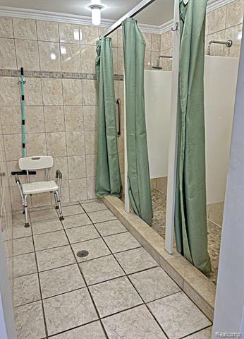 Builiding view twenty five for 18230 University Park, Livonia, MI. 48152