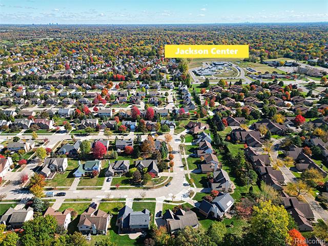 Builiding view twenty nine for 18230 University Park, Livonia, MI. 48152