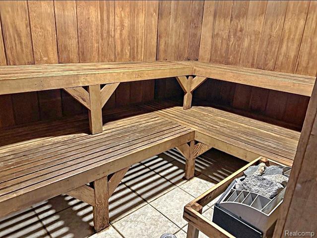 Builiding view twenty seven for 18230 University Park, Livonia, MI. 48152