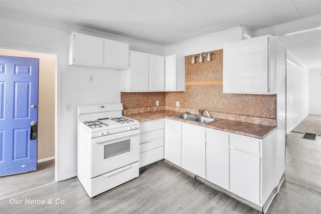 Builiding view nine for 1700 Marquette, Saginaw, MI. 48602