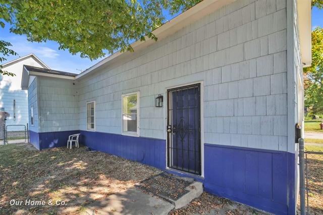 Builiding view one for 1700 Marquette, Saginaw, MI. 48602