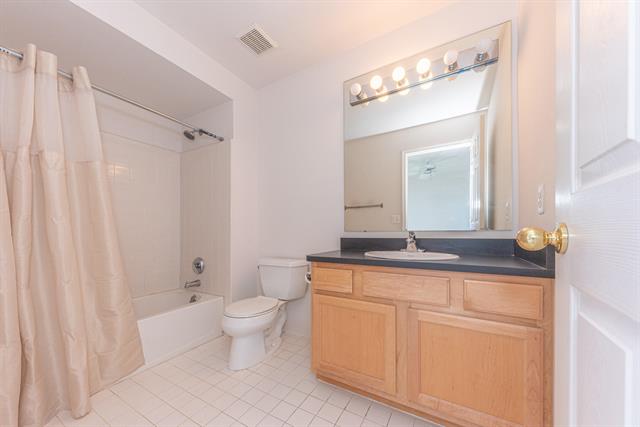 Builiding view fifty seven for 4663 Rosewood, West Bloomfield, MI. 48323