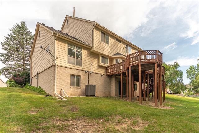 Builiding view forty three for 4663 Rosewood, West Bloomfield, MI. 48323