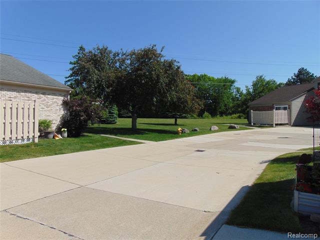 Builiding view nineteen for 44167 Providence, Clinton Township, MI. 48038
