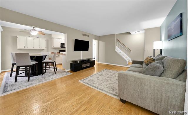 Builiding view six for 44167 Providence, Clinton Township, MI. 48038