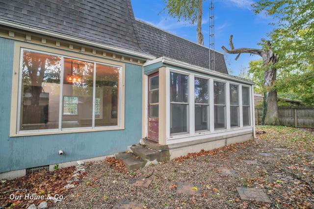 Builiding view five for 2502 Lee, Bay City, MI. 48708