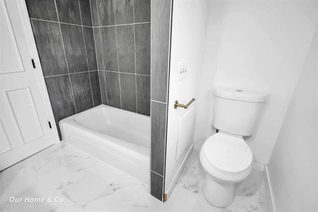 Builiding view forty four for 2502 Lee, Bay City, MI. 48708