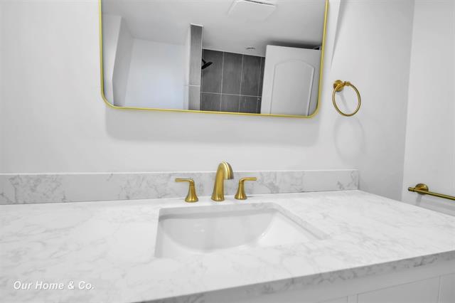 Builiding view forty three for 2502 Lee, Bay City, MI. 48708