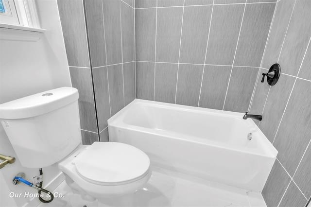 Builiding view forty for 2502 Lee, Bay City, MI. 48708