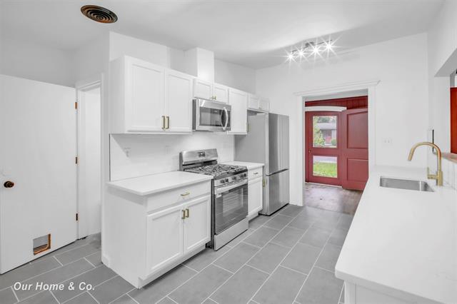 Builiding view nineteen for 2502 Lee, Bay City, MI. 48708