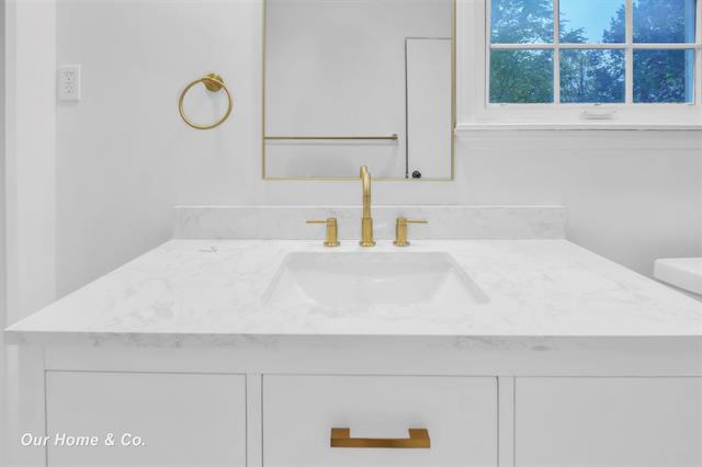 Builiding view thirty seven for 2502 Lee, Bay City, MI. 48708