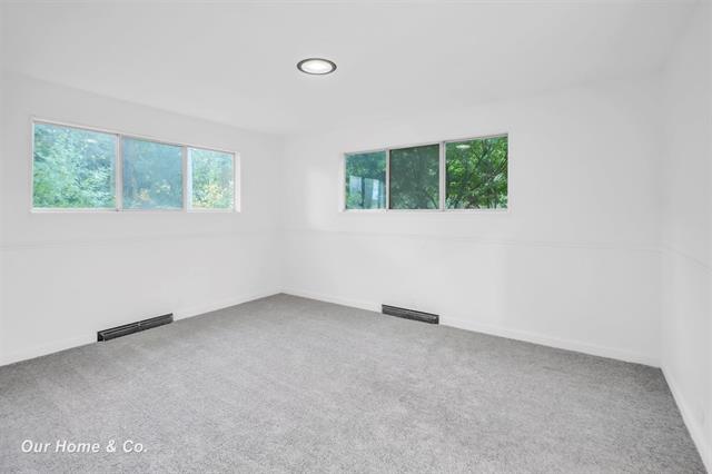 Builiding view thirty three for 2502 Lee, Bay City, MI. 48708