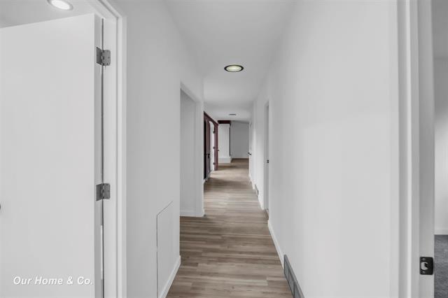 Builiding view twenty seven for 2502 Lee, Bay City, MI. 48708