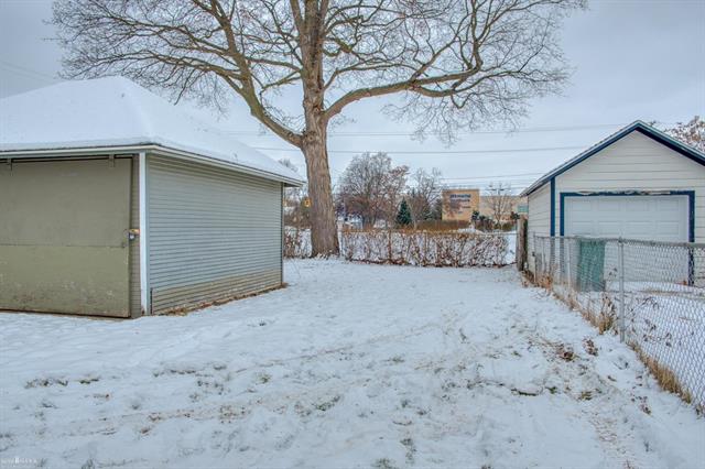 Builiding view twenty five for 701 Pine, Owosso, MI. 48867