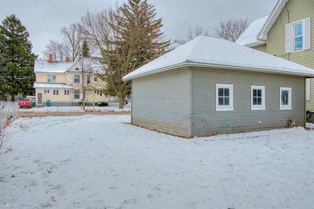 Builiding view twenty four for 701 Pine, Owosso, MI. 48867