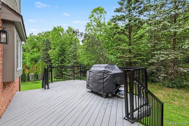 Builiding view eleven for 4575 Northridge, West Bloomfield, MI. 48323
