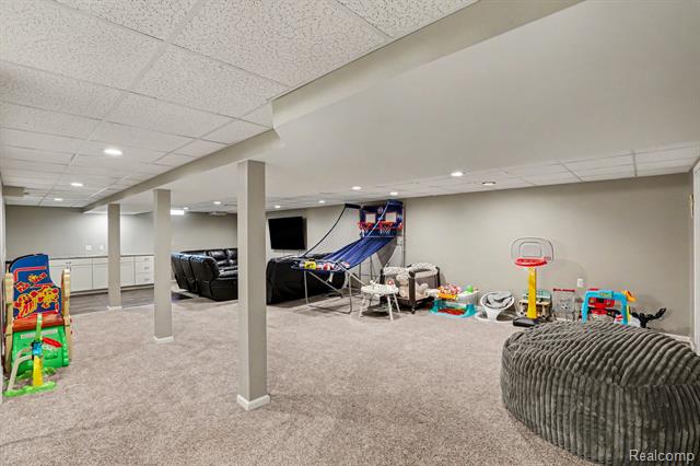 Builiding view fifty nine for 4575 Northridge, West Bloomfield, MI. 48323