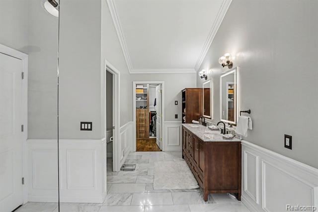 Builiding view fifty one for 4575 Northridge, West Bloomfield, MI. 48323