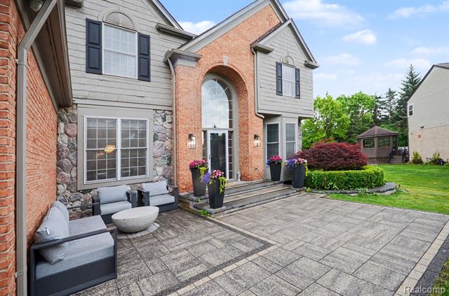 Builiding view five for 4575 Northridge, West Bloomfield, MI. 48323