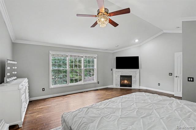 Builiding view forty five for 4575 Northridge, West Bloomfield, MI. 48323