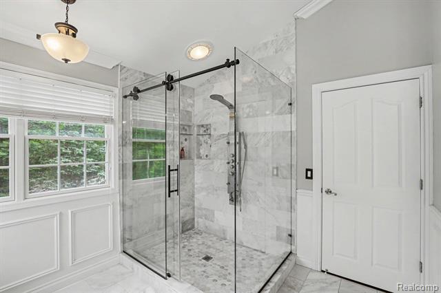 Builiding view forty nine for 4575 Northridge, West Bloomfield, MI. 48323