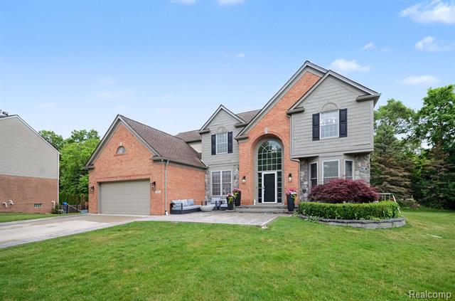 Builiding view four for 4575 Northridge, West Bloomfield, MI. 48323