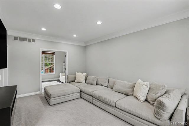 Builiding view nineteen for 4575 Northridge, West Bloomfield, MI. 48323