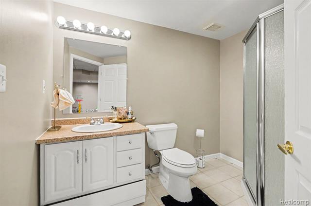 Builiding view sixty four for 4575 Northridge, West Bloomfield, MI. 48323