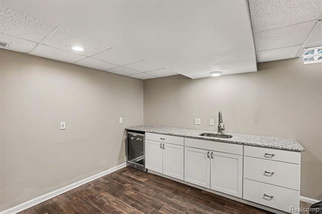 Builiding view sixty one for 4575 Northridge, West Bloomfield, MI. 48323