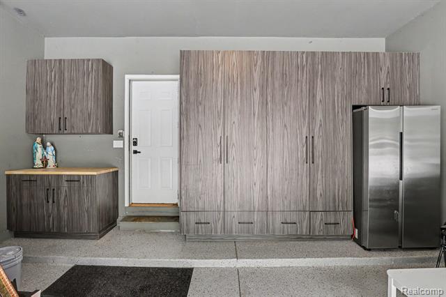 Builiding view sixty six for 4575 Northridge, West Bloomfield, MI. 48323