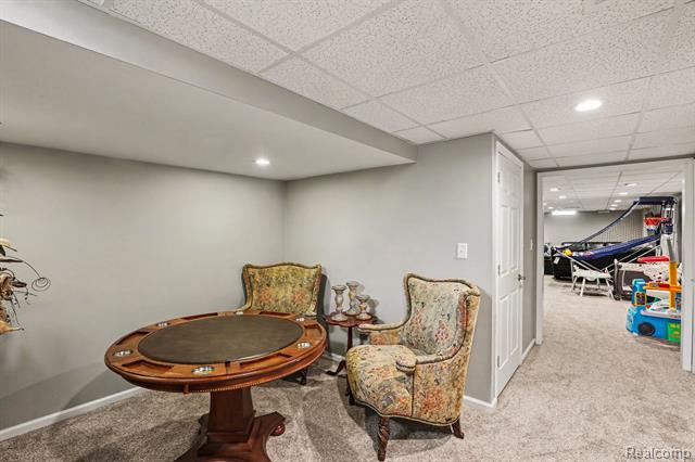 Builiding view sixty two for 4575 Northridge, West Bloomfield, MI. 48323