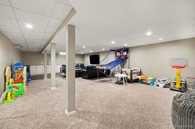 Builiding view sixty for 4575 Northridge, West Bloomfield, MI. 48323
