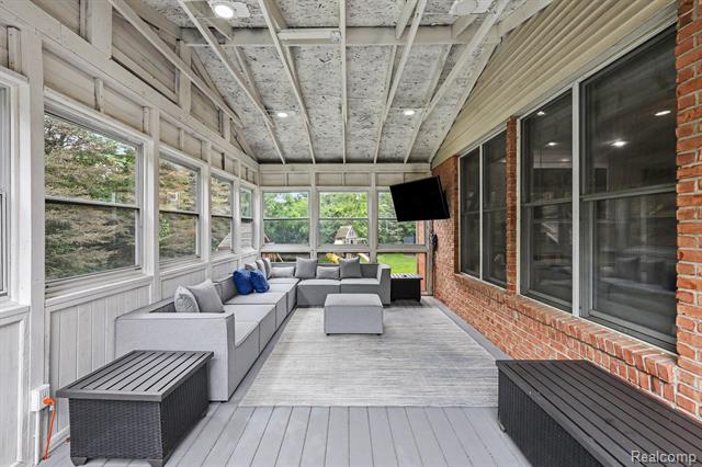 Builiding view ten for 4575 Northridge, West Bloomfield, MI. 48323