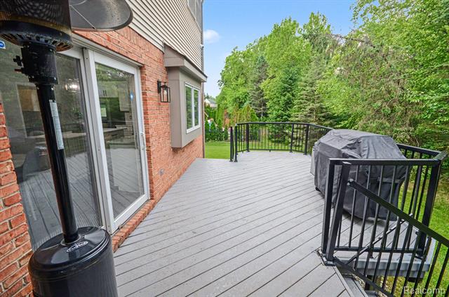Builiding view thirteen for 4575 Northridge, West Bloomfield, MI. 48323