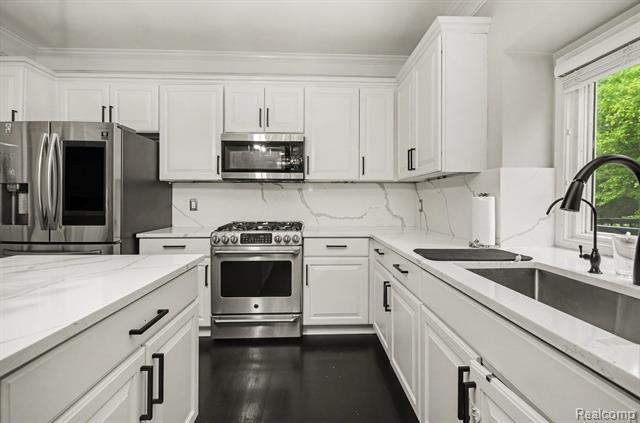 Builiding view thirty four for 4575 Northridge, West Bloomfield, MI. 48323