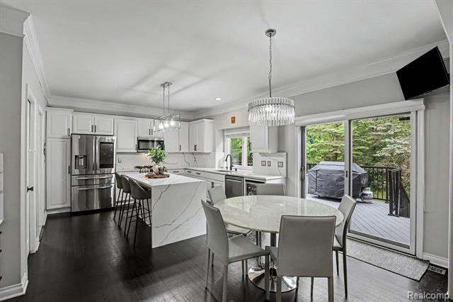 Builiding view thirty one for 4575 Northridge, West Bloomfield, MI. 48323