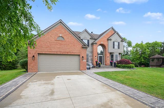 Builiding view three for 4575 Northridge, West Bloomfield, MI. 48323