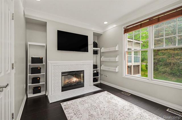 Builiding view twenty two for 4575 Northridge, West Bloomfield, MI. 48323