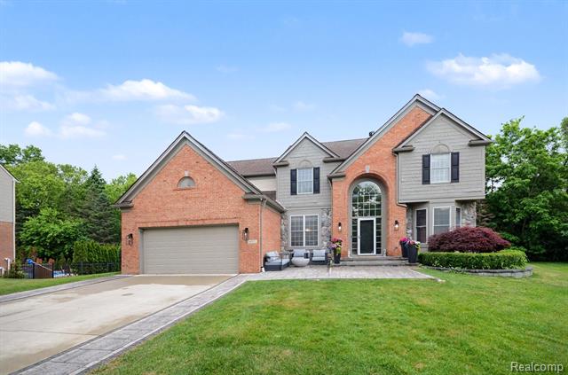 Builiding view two for 4575 Northridge, West Bloomfield, MI. 48323
