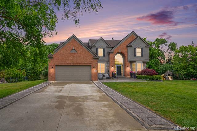 front view for 4575 Northridge Ct, West Bloomfield, Mi. 48323