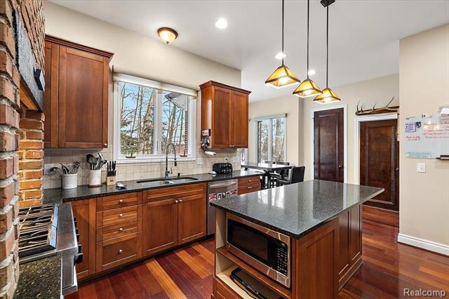 Builiding view eleven for 3412 Timberlake, Walled Lake, MI. 48390