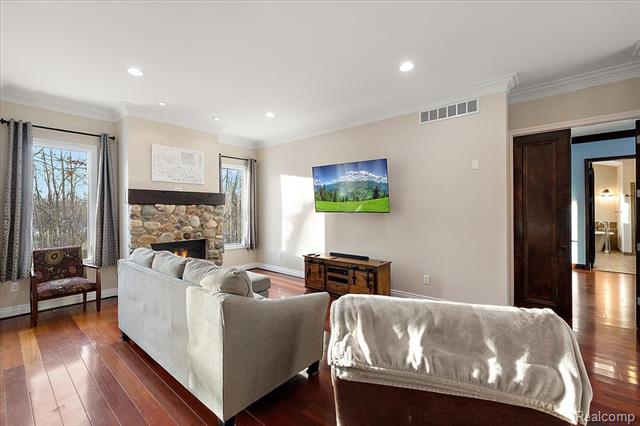 Builiding view five for 3412 Timberlake, Walled Lake, MI. 48390