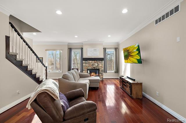 Builiding view six for 3412 Timberlake, Walled Lake, MI. 48390